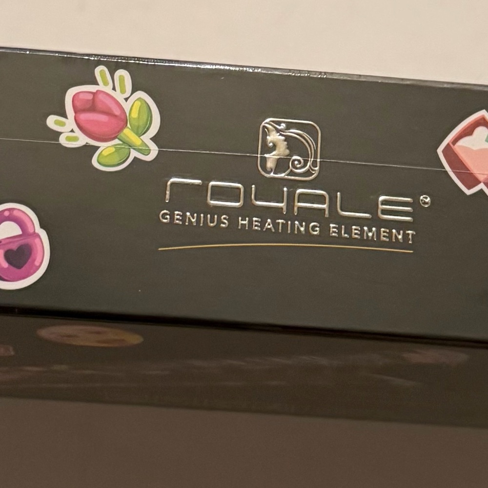Royale Hair Straightener with Emoji Design - Picture 8 of 9